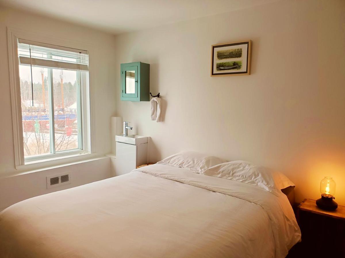 Auberge De La Rive De Charlevoix - Auberge De Jeunesse Familiale Pour Voyageurs De Tous Ages Saint-Joseph-de-la-Rive ภายนอก รูปภาพ