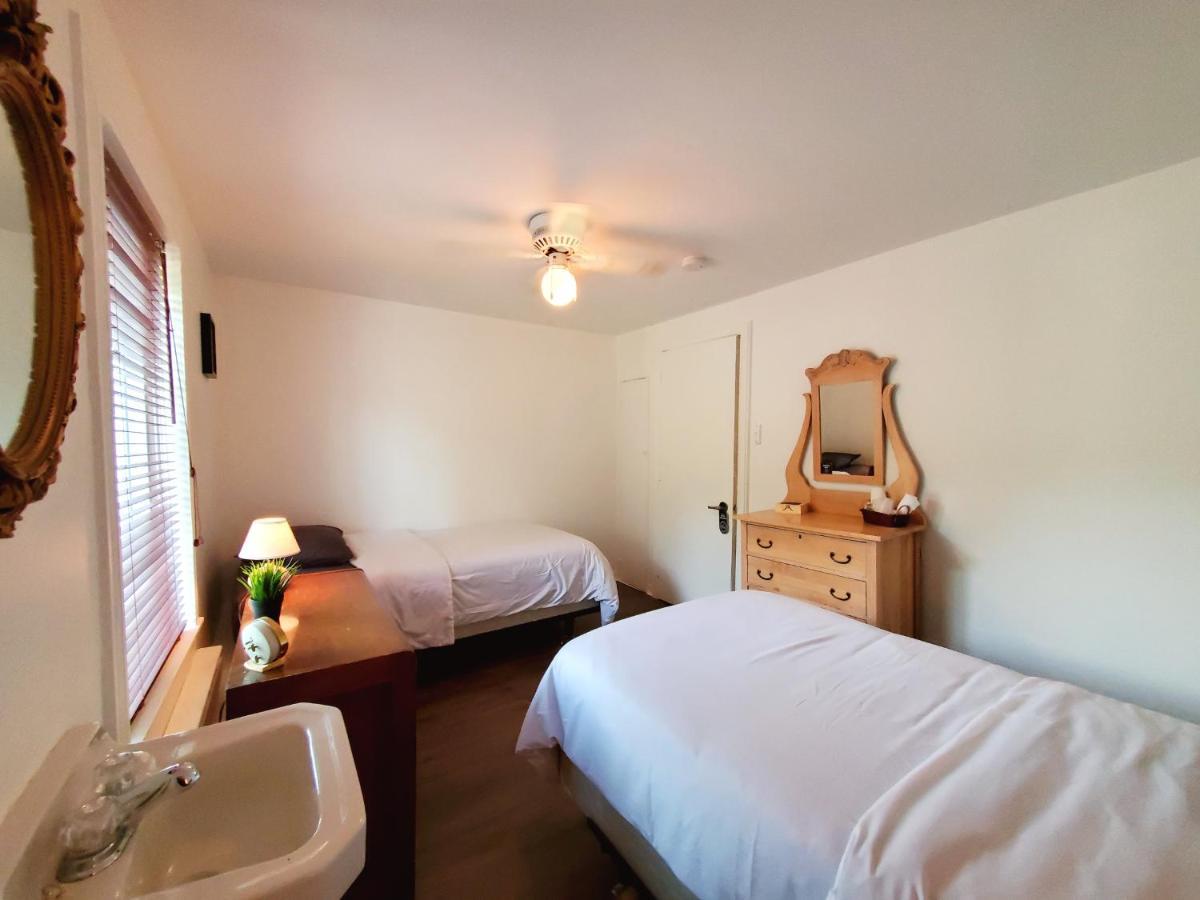 Auberge De La Rive De Charlevoix - Auberge De Jeunesse Familiale Pour Voyageurs De Tous Ages Saint-Joseph-de-la-Rive ภายนอก รูปภาพ