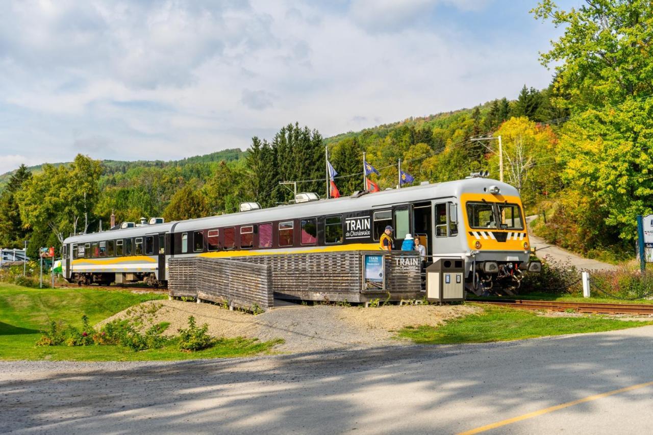 Auberge De La Rive De Charlevoix - Auberge De Jeunesse Familiale Pour Voyageurs De Tous Ages Saint-Joseph-de-la-Rive ภายนอก รูปภาพ
