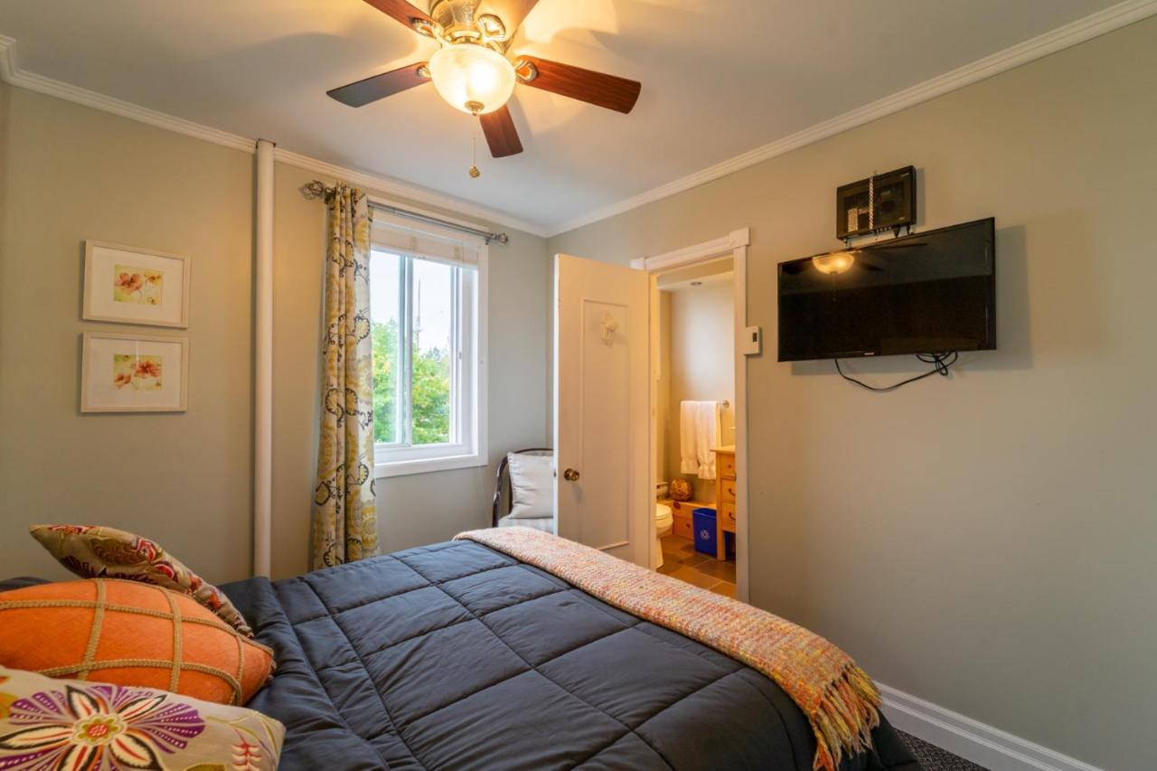 Auberge De La Rive De Charlevoix - Auberge De Jeunesse Familiale Pour Voyageurs De Tous Ages Saint-Joseph-de-la-Rive ภายนอก รูปภาพ