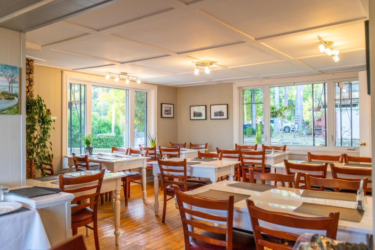 Auberge De La Rive De Charlevoix - Auberge De Jeunesse Familiale Pour Voyageurs De Tous Ages Saint-Joseph-de-la-Rive ภายนอก รูปภาพ