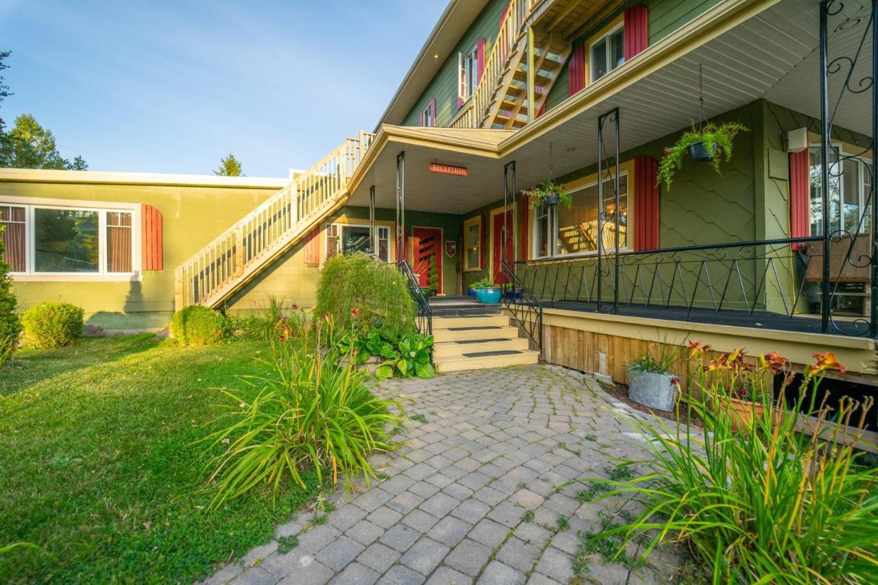 Auberge De La Rive De Charlevoix - Auberge De Jeunesse Familiale Pour Voyageurs De Tous Ages Saint-Joseph-de-la-Rive ภายนอก รูปภาพ